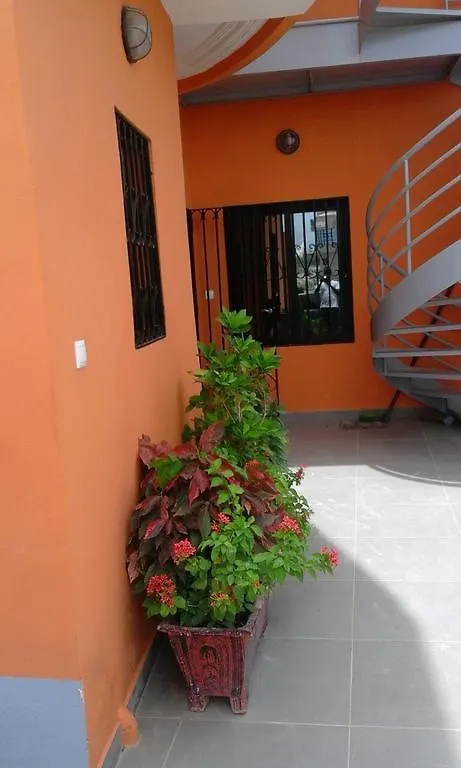 La Maison Orange Willa Dakar 0*,